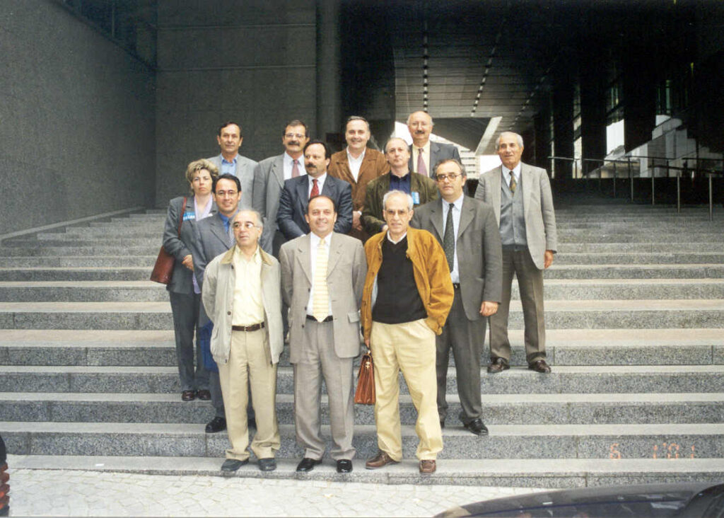 2001 6 ΜΕΛΗ ΠΑΣΕ ΣΤΗΝ ΕΙΣΟΔΟ ΤΟΥ ΕΥΡΩΚΟΙΝΟΒΟΥΛΙΟΥ