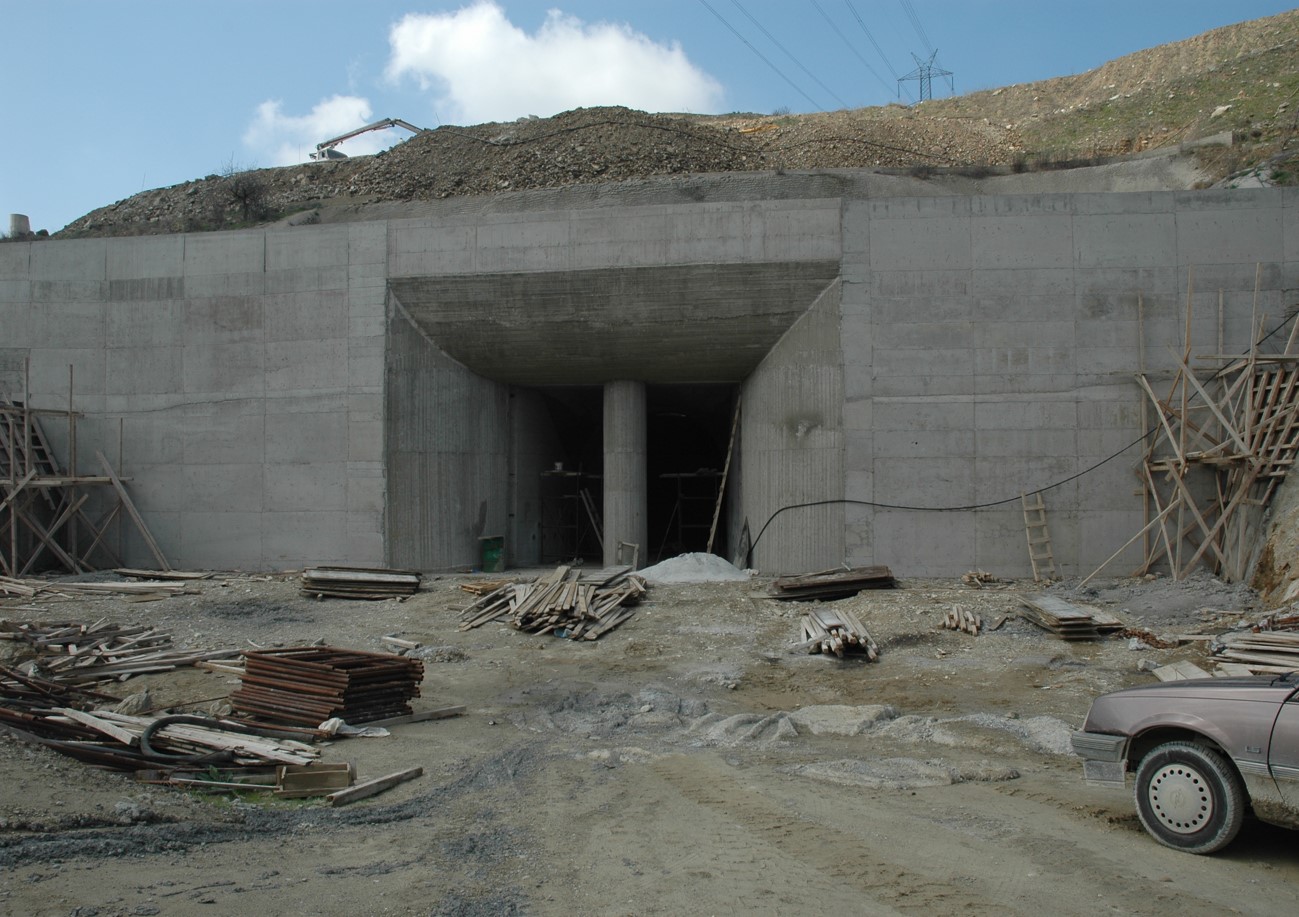 Είσοδος σήραγγας εκτροπής Φράγματος Αγιονερίου