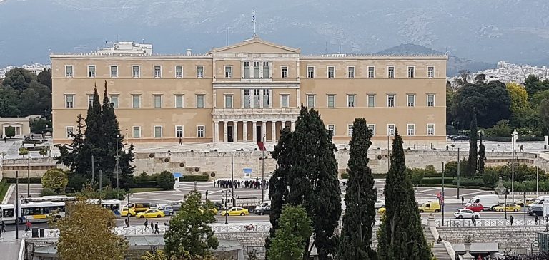 1200px-Βουλή_των_Ελλήνων_